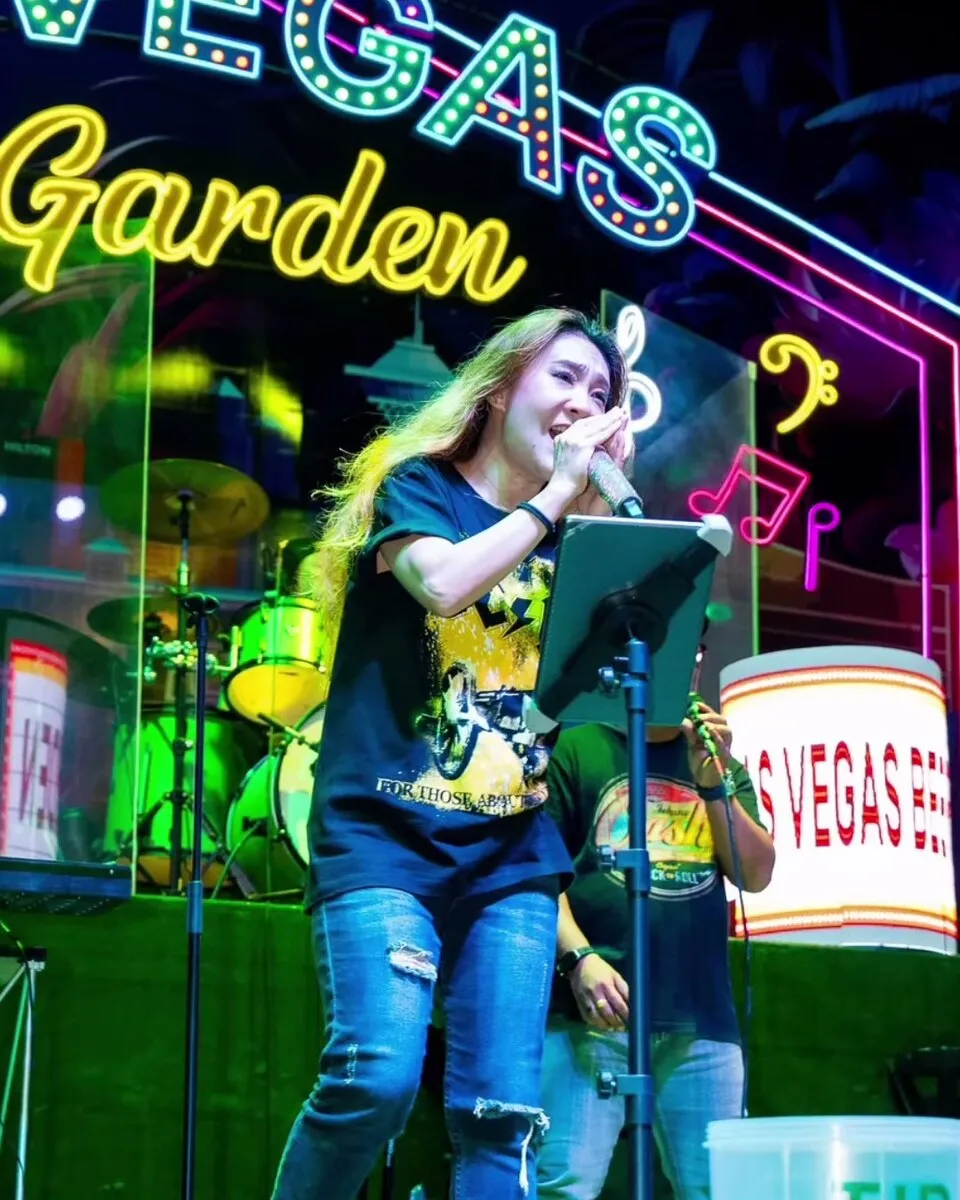 The singer in front of the Las Vegas Beer Garden neon